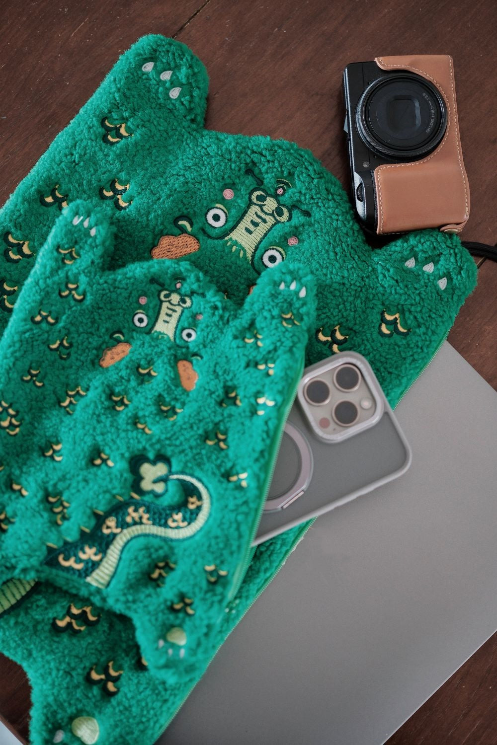 Portable Gadget Organizer iPad Storage Clutch Zipper Bag - RUOYU