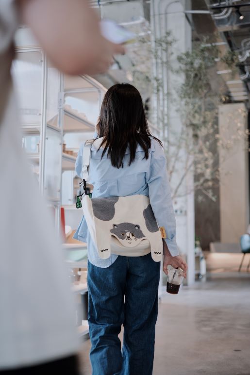 Large Capacity Commuter Crossbody Canvas Bag - RUOYU