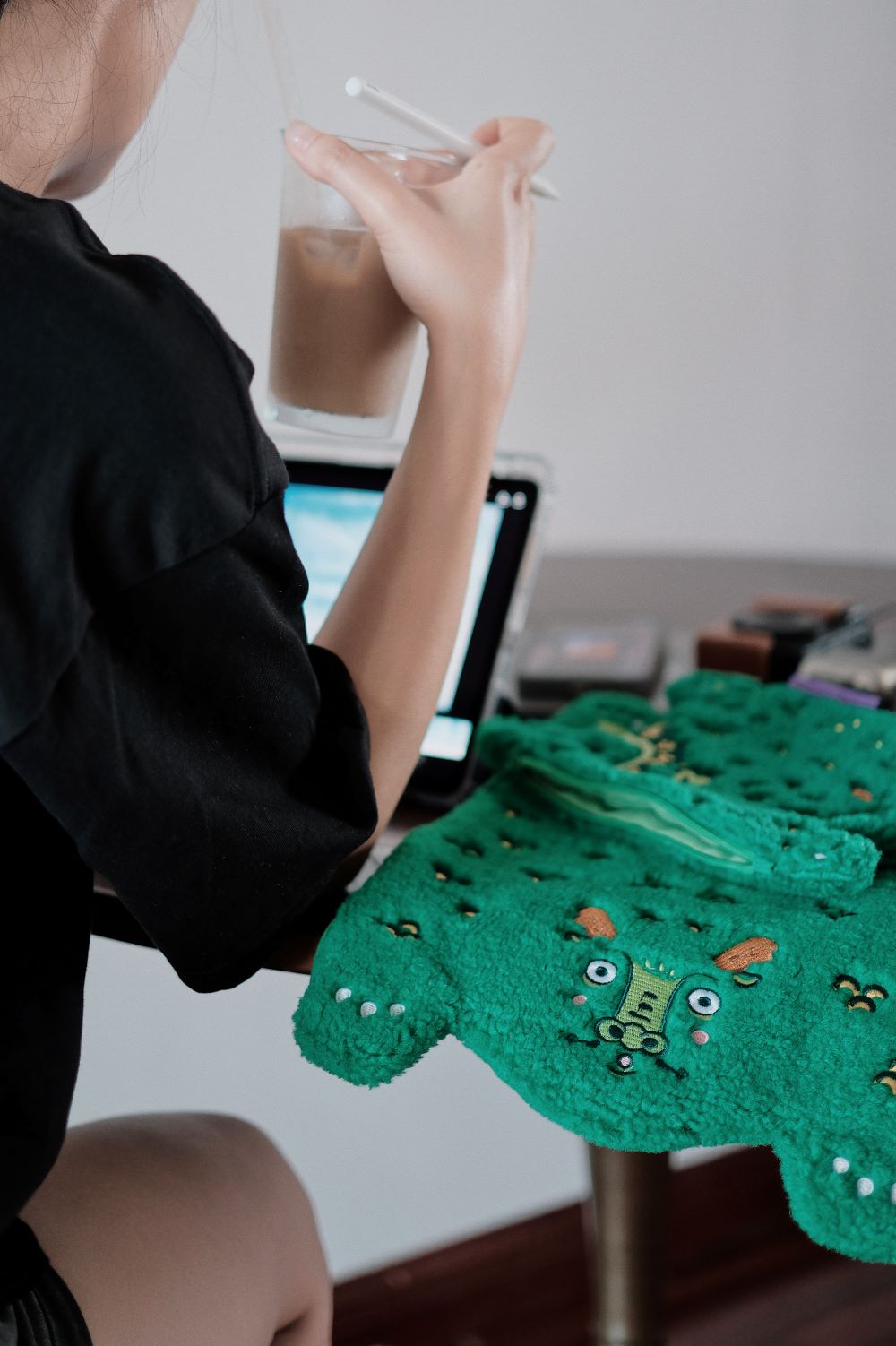 Portable Gadget Organizer iPad Storage Clutch Zipper Bag - RUOYU