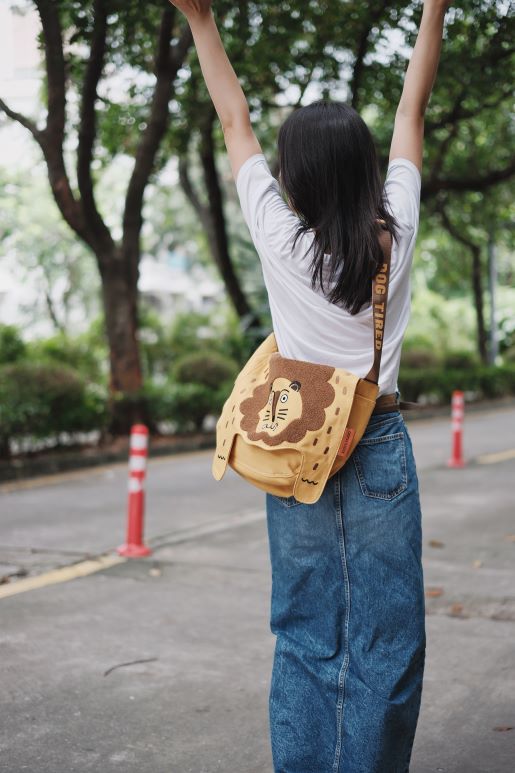 Large Capacity Commuter Crossbody Canvas Bag - RUOYU